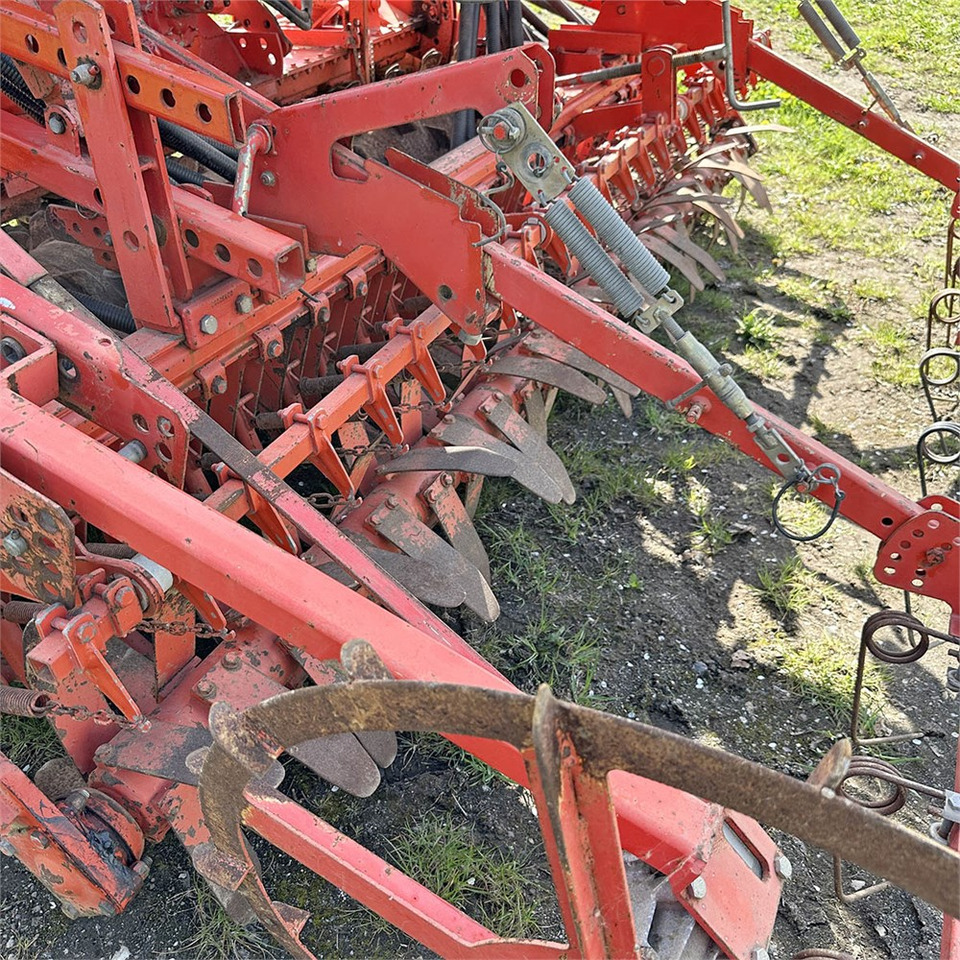 Semoir/ Planteuse Kuhn Venta TI 301: photos 12 Semoir/ Planteuse Kuhn Venta TI 301: photos 12