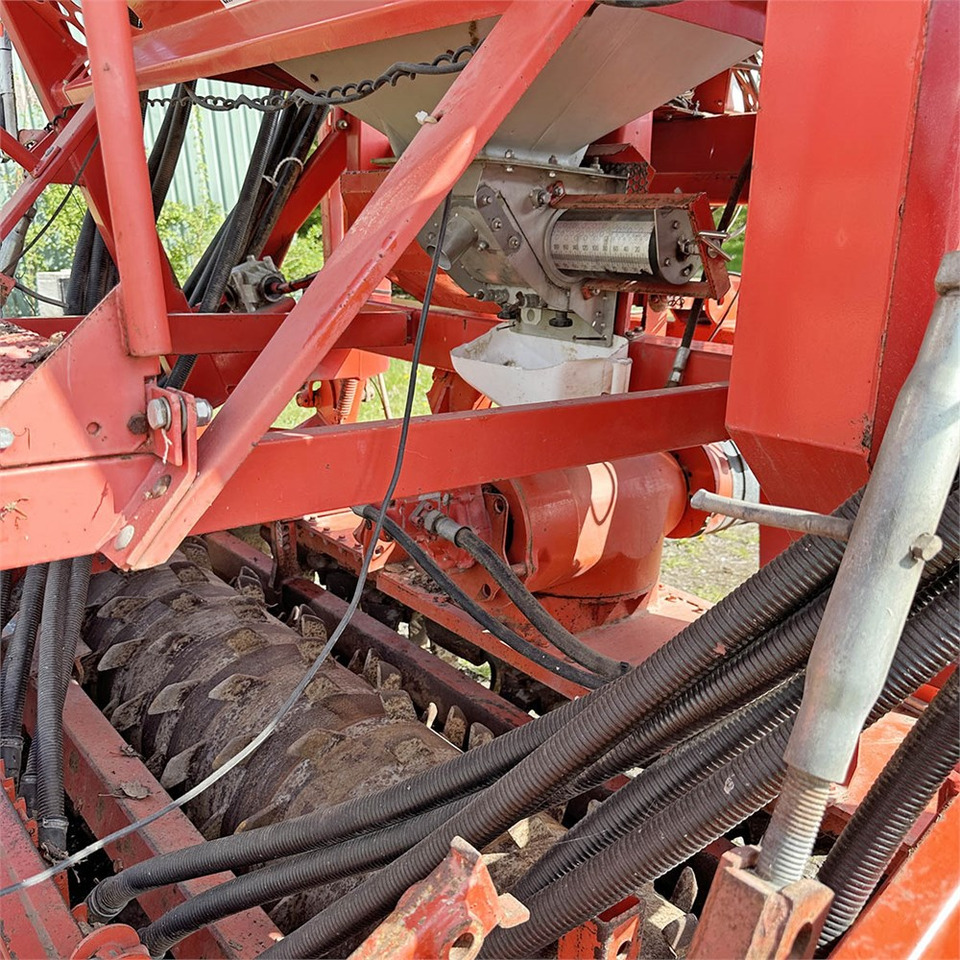 Semoir/ Planteuse Kuhn Venta TI 301: photos 13 Semoir/ Planteuse Kuhn Venta TI 301: photos 13