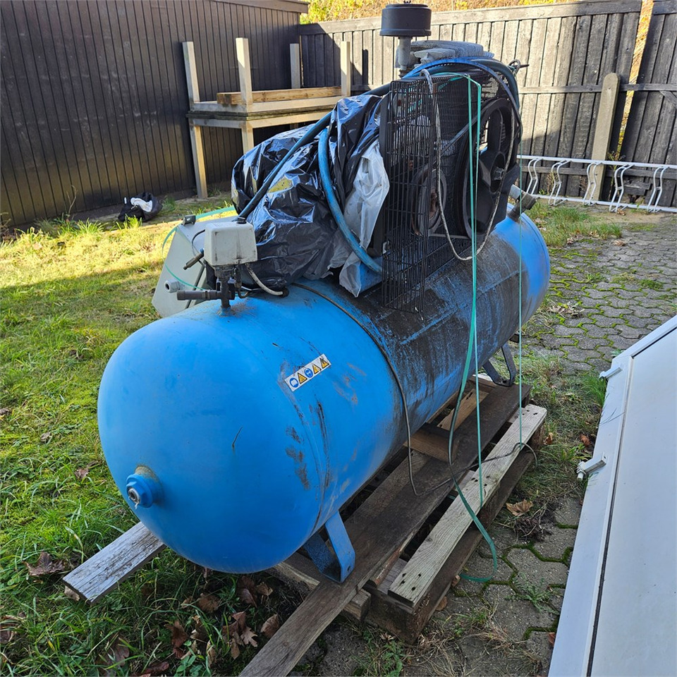 Mark Stormy pro 500F10XY - Compresseur d'air: photos 5 Mark Stormy pro 500F10XY - Compresseur d'air: photos 5