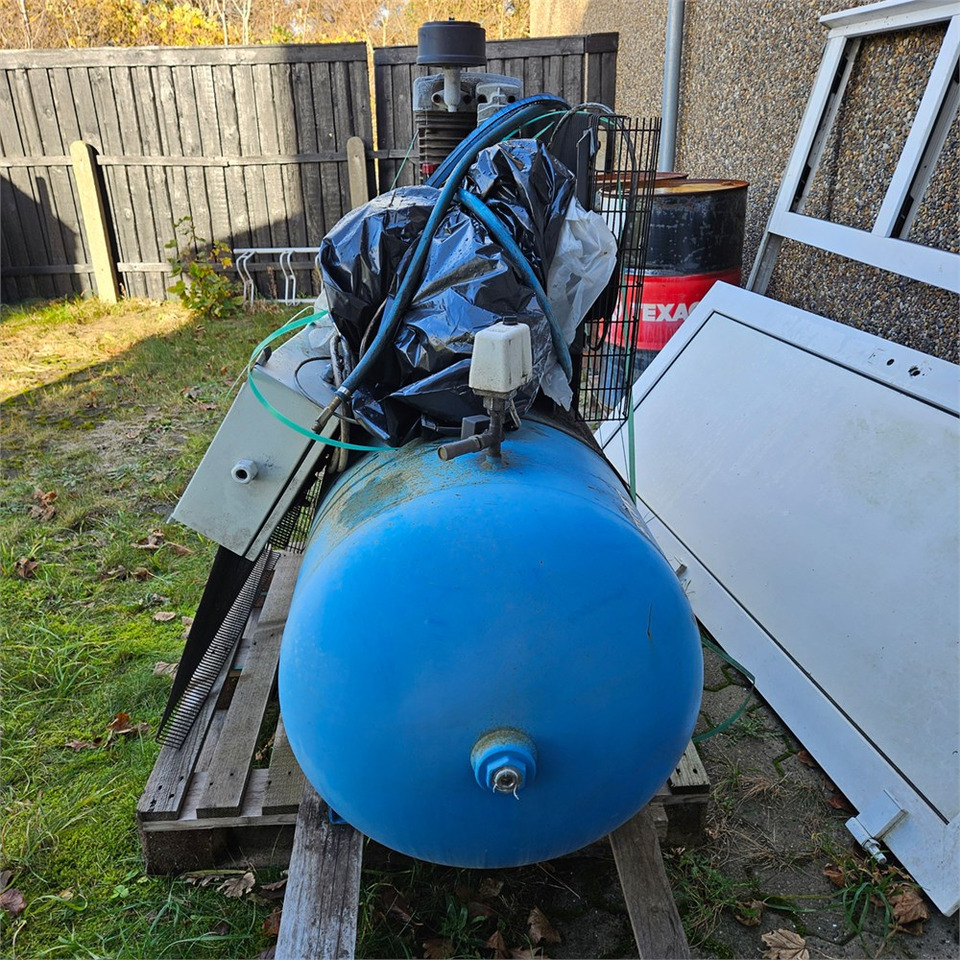 Mark Stormy pro 500F10XY - Compresseur d'air: photos 4 Mark Stormy pro 500F10XY - Compresseur d'air: photos 4