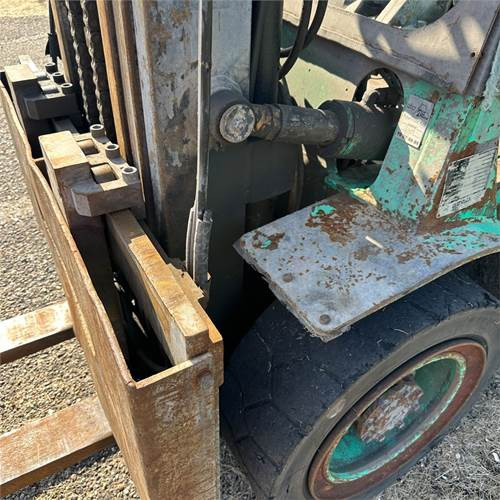 Crédit-bail de Mitsubishi FG30T Mitsubishi FG30T: photos 24 Crédit-bail de Mitsubishi FG30T Mitsubishi FG30T: photos 24