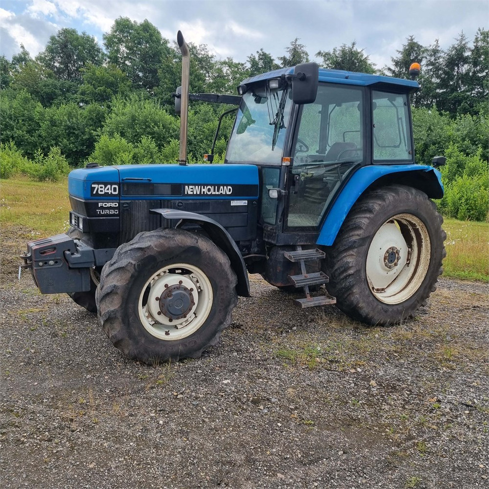 New Holland 7840 - Tracteur agricole: photos 2 New Holland 7840 - Tracteur agricole: photos 2