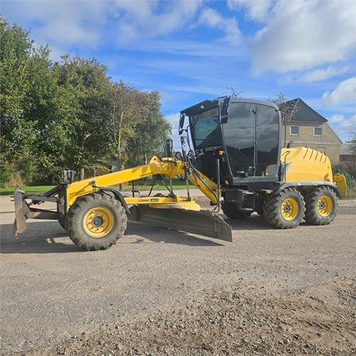 New Holland F 106.7A - Niveleuse: photos 3 New Holland F 106.7A - Niveleuse: photos 3