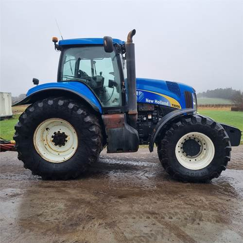 New Holland T8050 Class 5 - Tracteur agricole: photos 2 New Holland T8050 Class 5 - Tracteur agricole: photos 2