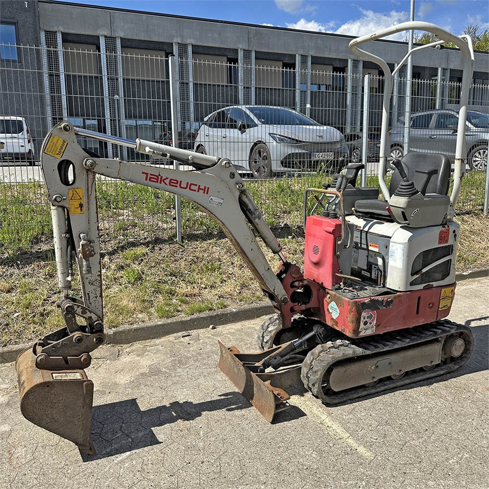 Takeuchi TB210 R - Mini pelle: photos 1 Takeuchi TB210 R - Mini pelle: photos 1