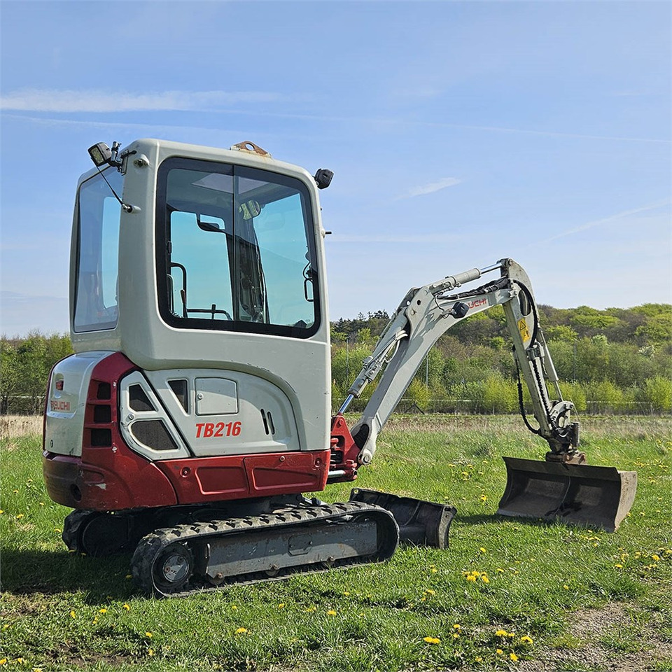 Takeuchi TB216 - Mini pelle: photos 2 Takeuchi TB216 - Mini pelle: photos 2