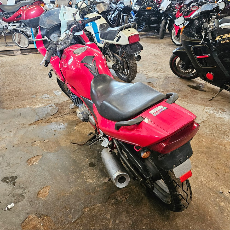 Yamaha XJ600 Diversion - Motocyclette: photos 3 Yamaha XJ600 Diversion - Motocyclette: photos 3