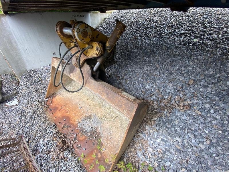 CATERPILLAR ORIENTABLE 2M - Godet pour pelle: photos 2 CATERPILLAR ORIENTABLE 2M - Godet pour pelle: photos 2