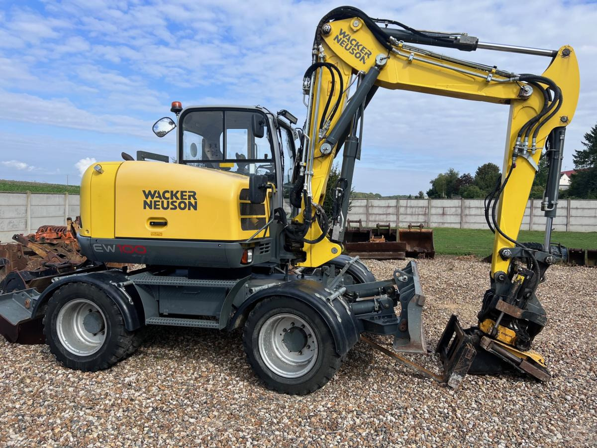 Neuson EW 100 - Pelle sur pneus: photos 2 Neuson EW 100 - Pelle sur pneus: photos 2