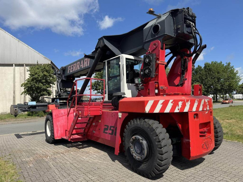 CVS Ferrari F258.6 - Reach stacker: photos 4 CVS Ferrari F258.6 - Reach stacker: photos 4