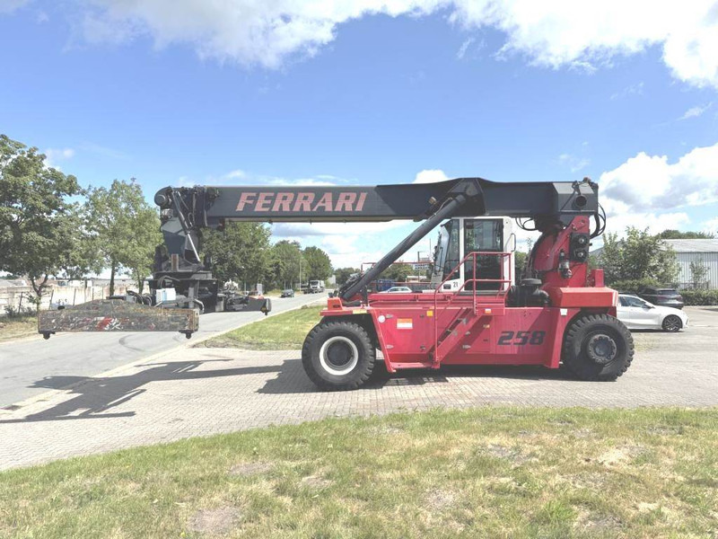 CVS Ferrari F258.6 - Reach stacker: photos 1 CVS Ferrari F258.6 - Reach stacker: photos 1
