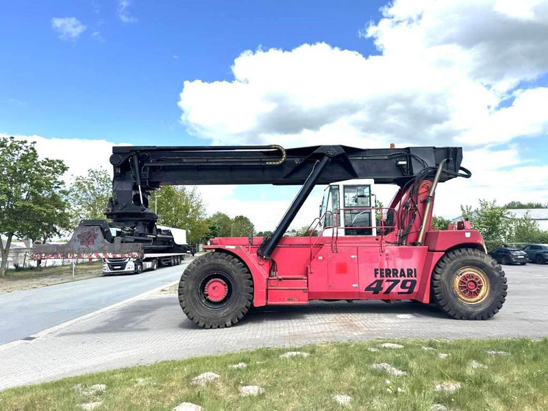 CVS Ferrari F479.5 - Reach stacker: photos 1 CVS Ferrari F479.5 - Reach stacker: photos 1