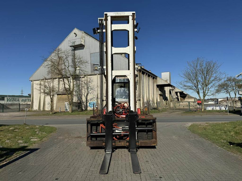 Svetruck 13.6-120-32 - Chariot élévateur diesel: photos 3 Svetruck 13.6-120-32 - Chariot élévateur diesel: photos 3