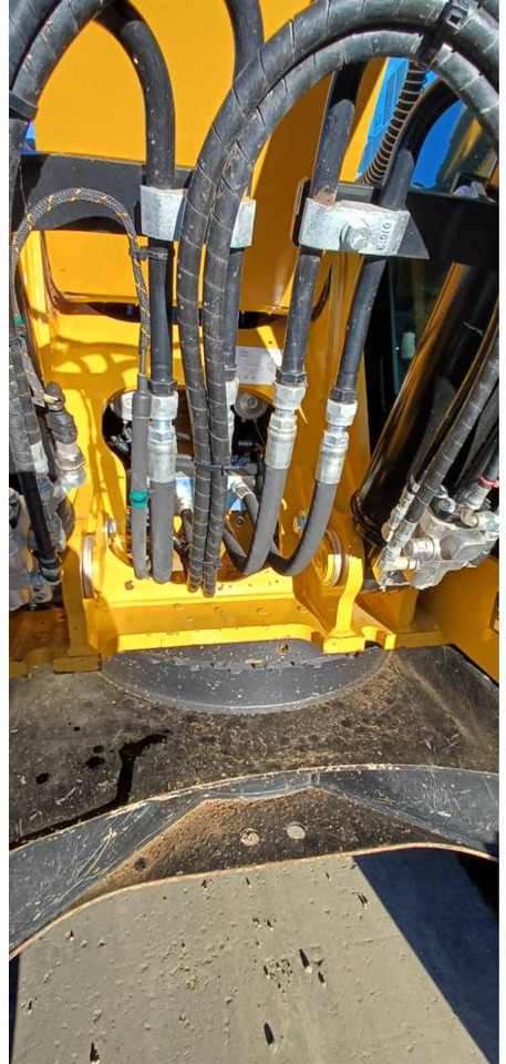 Pelle sur chenille CAT 317 GC: photos 21