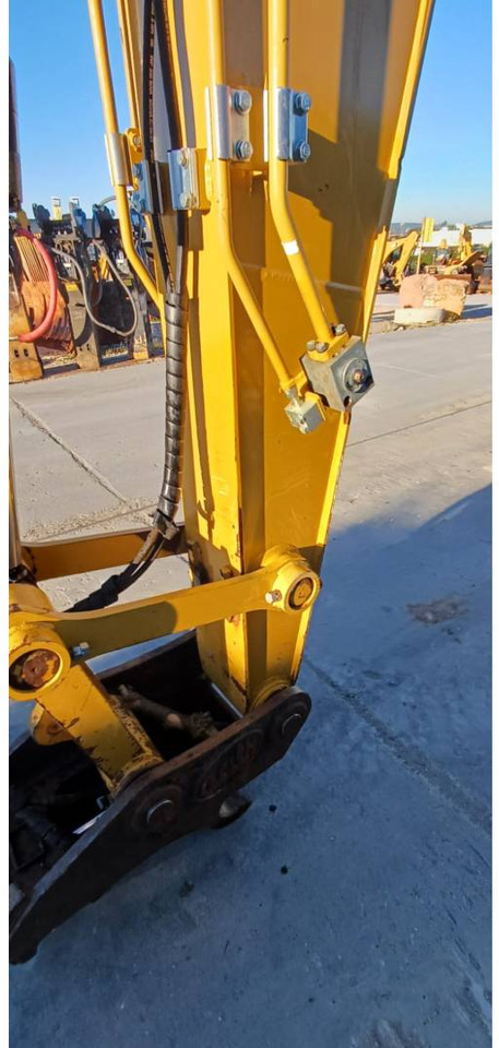 Pelle sur chenille CAT 317 GC: photos 17