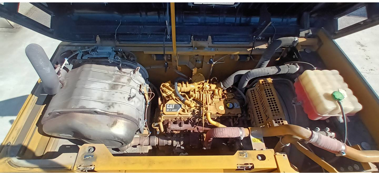 Pelle sur chenille CAT 326F: photos 7