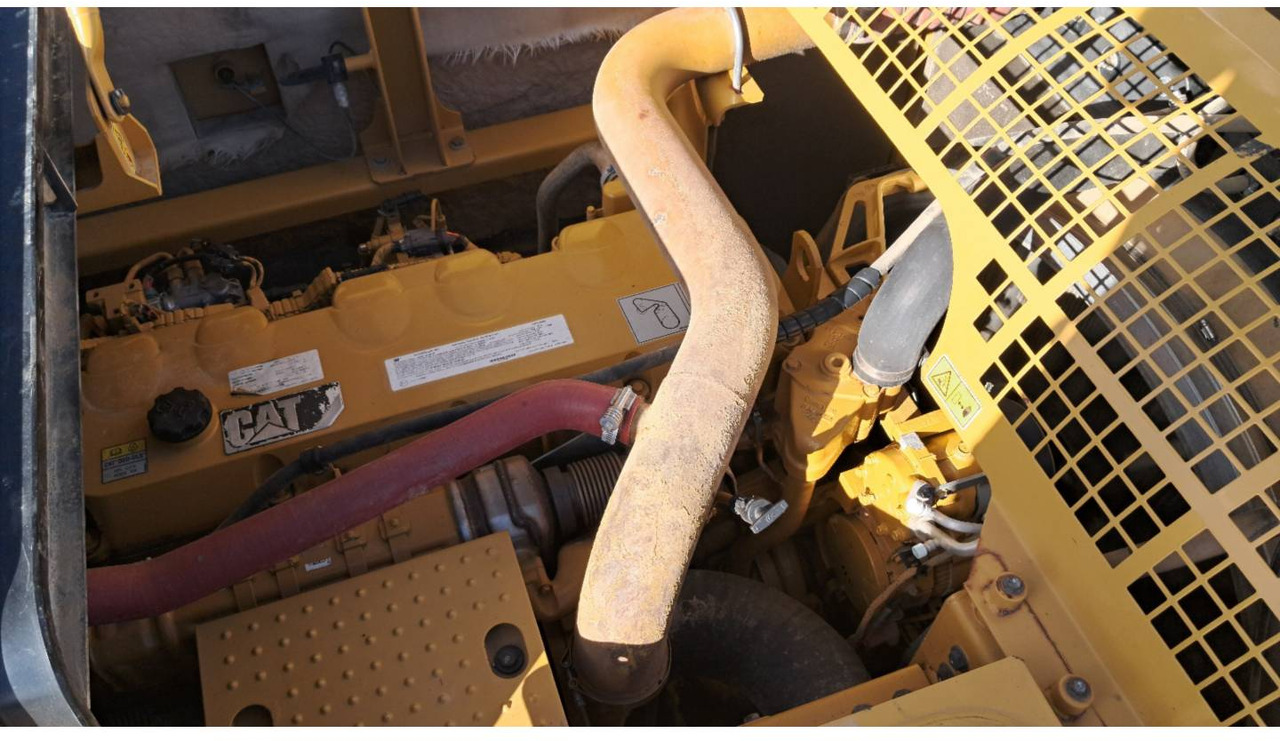 Pelle sur chenille CAT 352F: photos 7