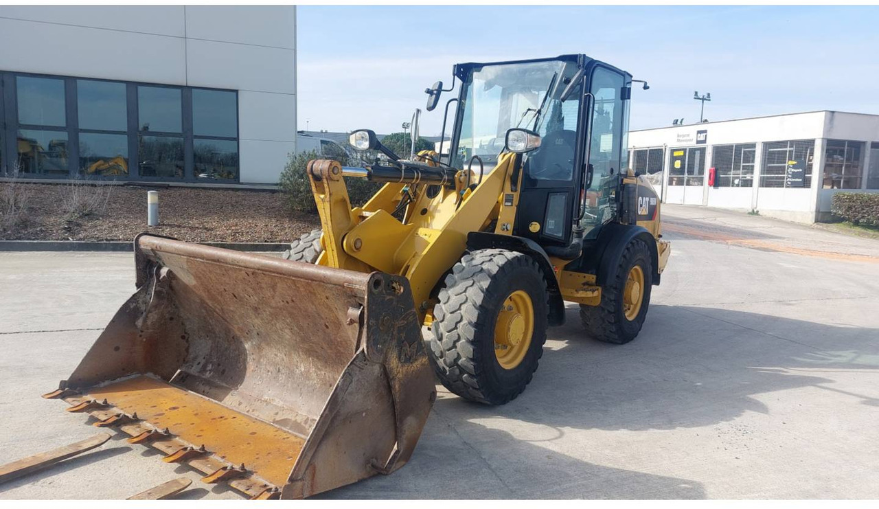 CAT 906M - Chargeuse sur pneus: photos 1 CAT 906M - Chargeuse sur pneus: photos 1