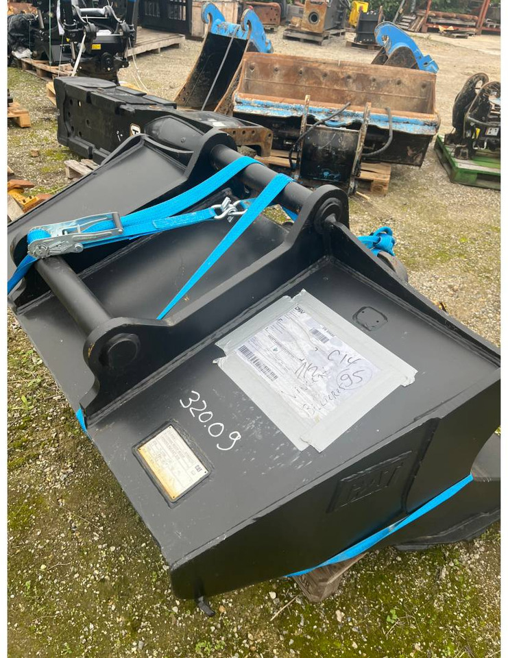 CAT BUCKET/1800MM/S70/GODET - Godet pour pelle: photos 2 CAT BUCKET/1800MM/S70/GODET - Godet pour pelle: photos 2