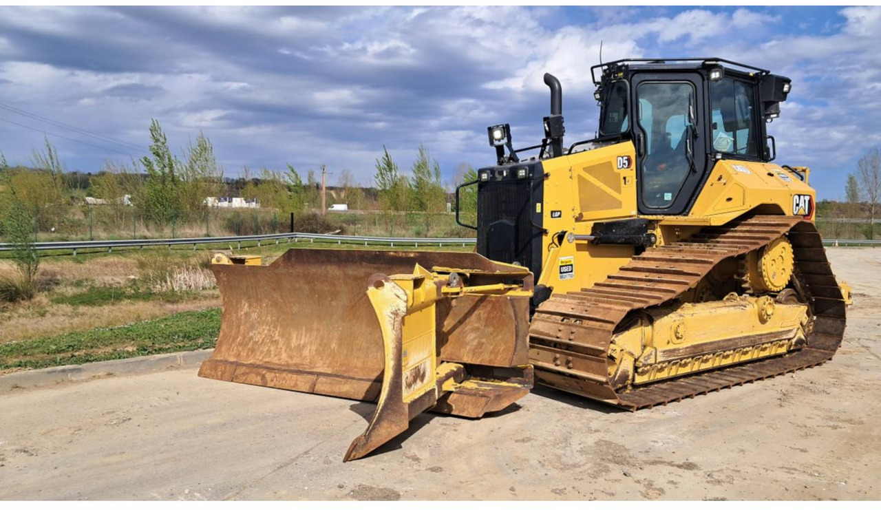 CAT D5 - Bulldozer: photos 1 CAT D5 - Bulldozer: photos 1