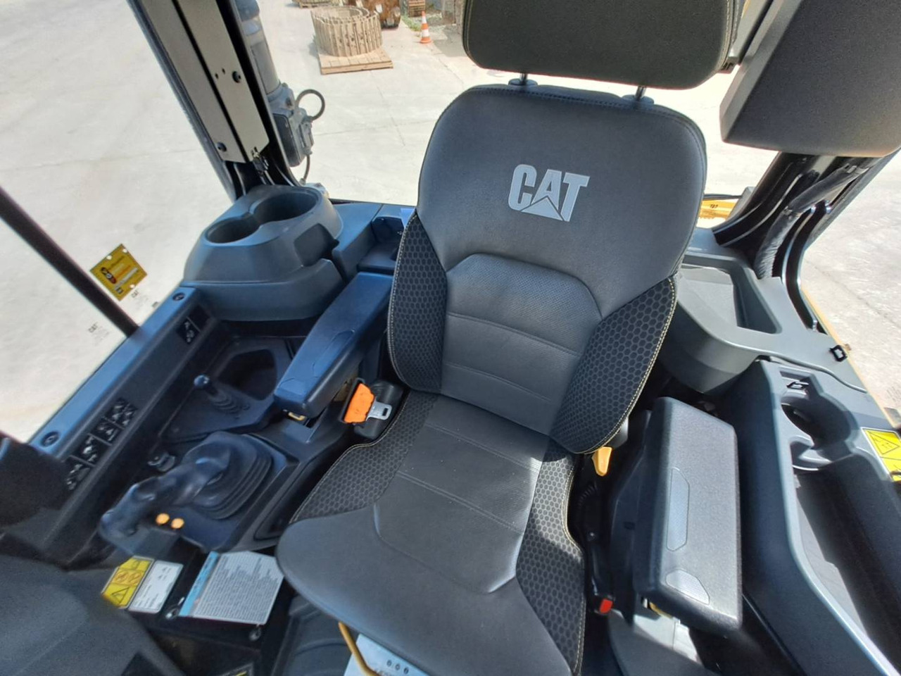 Bulldozer CAT D5: photos 15 Bulldozer CAT D5: photos 15