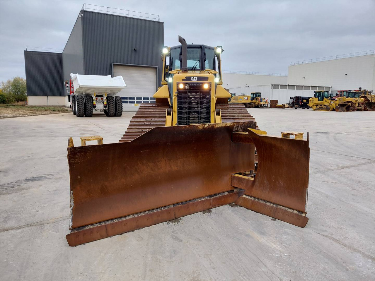 CAT D6N3B LGP - Bulldozer: photos 3 CAT D6N3B LGP - Bulldozer: photos 3