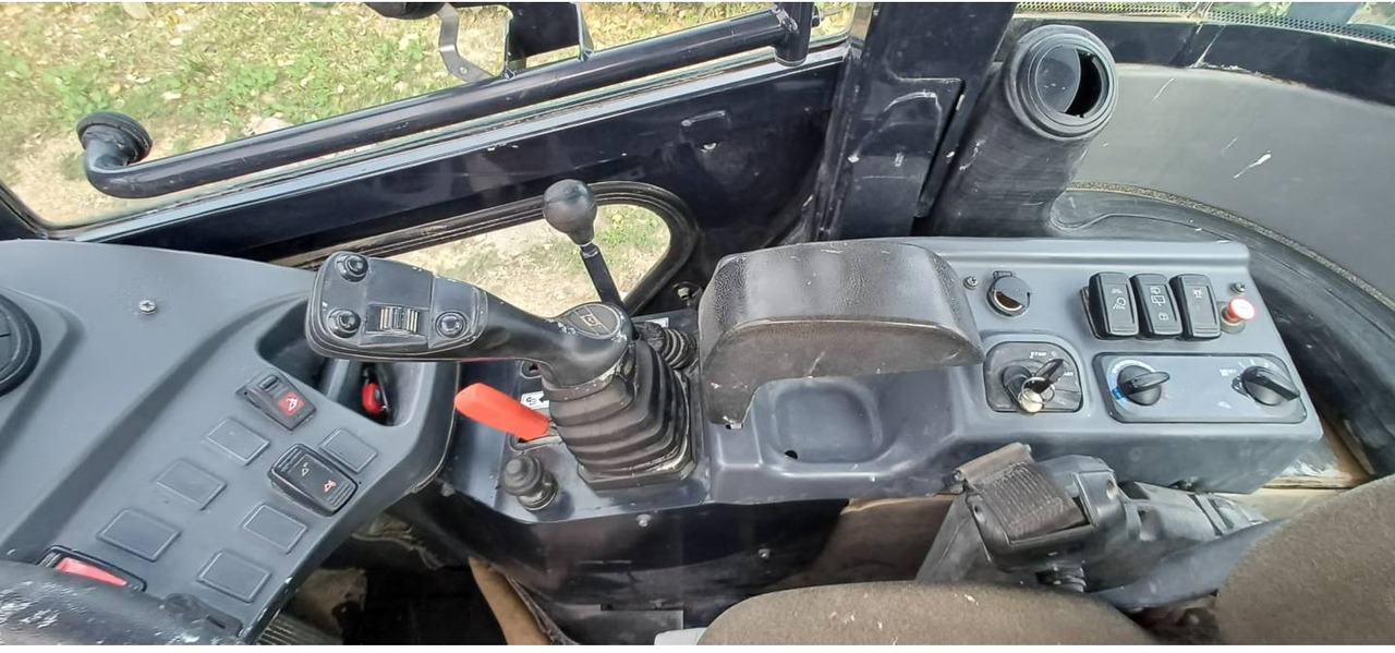 KUBOTA TRACTOR CORPORATION R065 - Chargeuse sur pneus: photos 4 KUBOTA TRACTOR CORPORATION R065 - Chargeuse sur pneus: photos 4