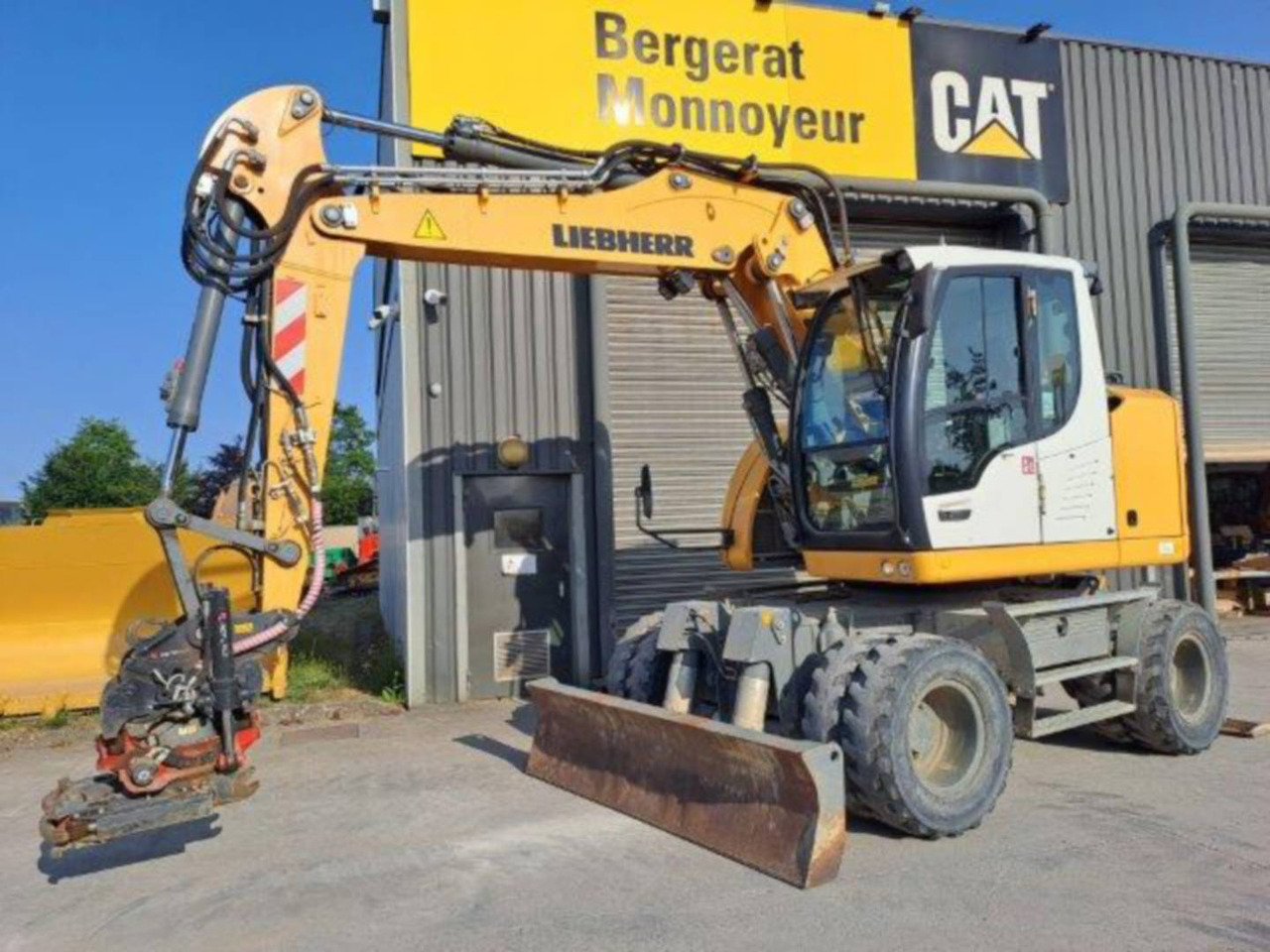 LIEBHERR A913 - Pelle sur pneus: photos 1 LIEBHERR A913 - Pelle sur pneus: photos 1