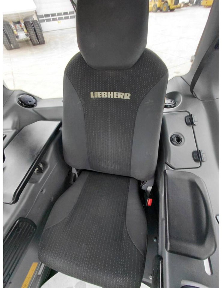 Bulldozer LIEBHERR PR736: photos 25 Bulldozer LIEBHERR PR736: photos 25