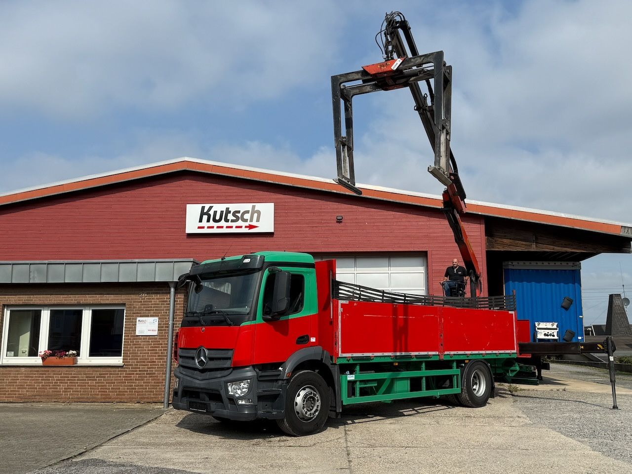 Camion plateau, Camion grue Mercedes-Benz Antos 1832L mit Palfinger PK 12001L Heckkran: photos 24