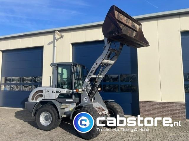 Terex TL 80 Wiellader - Bouwjaar 2008 - Draaiuren 8296 - Palletvorken + Laadschop - 2x op voorraad !! - Chargeuse sur pneus: photos 3 Terex TL 80 Wiellader - Bouwjaar 2008 - Draaiuren 8296 - Palletvorken + Laadschop - 2x op voorraad !! - Chargeuse sur pneus: photos 3