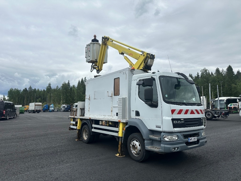 DAF 55.180 henkilönostin - Camion grue: photos 2 DAF 55.180 henkilönostin - Camion grue: photos 2