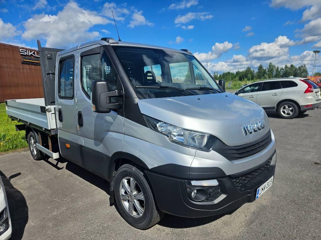 Iveco Daily 35S18, 7hlö kevyt ka - Utilitaire plateau, Utilitaire double cabine: photos 2 Iveco Daily 35S18, 7hlö kevyt ka - Utilitaire plateau, Utilitaire double cabine: photos 2