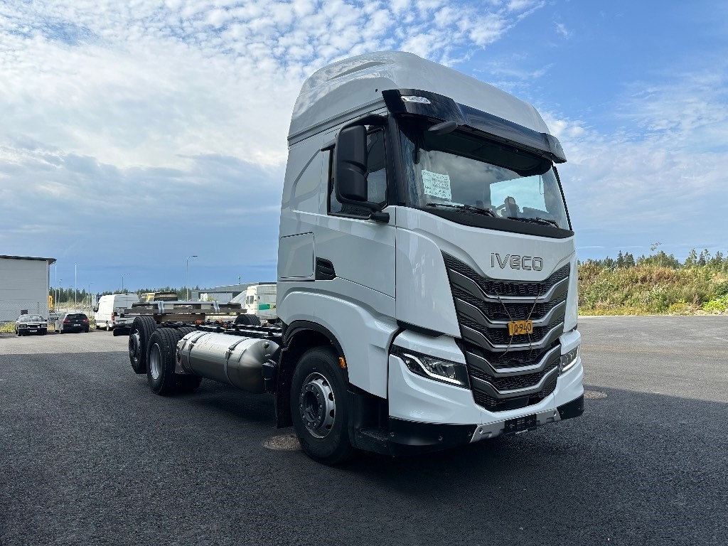Iveco S-Way AS26S50 NP 2xLNG 6x2*4 - Châssis cabine: photos 3 Iveco S-Way AS26S50 NP 2xLNG 6x2*4 - Châssis cabine: photos 3