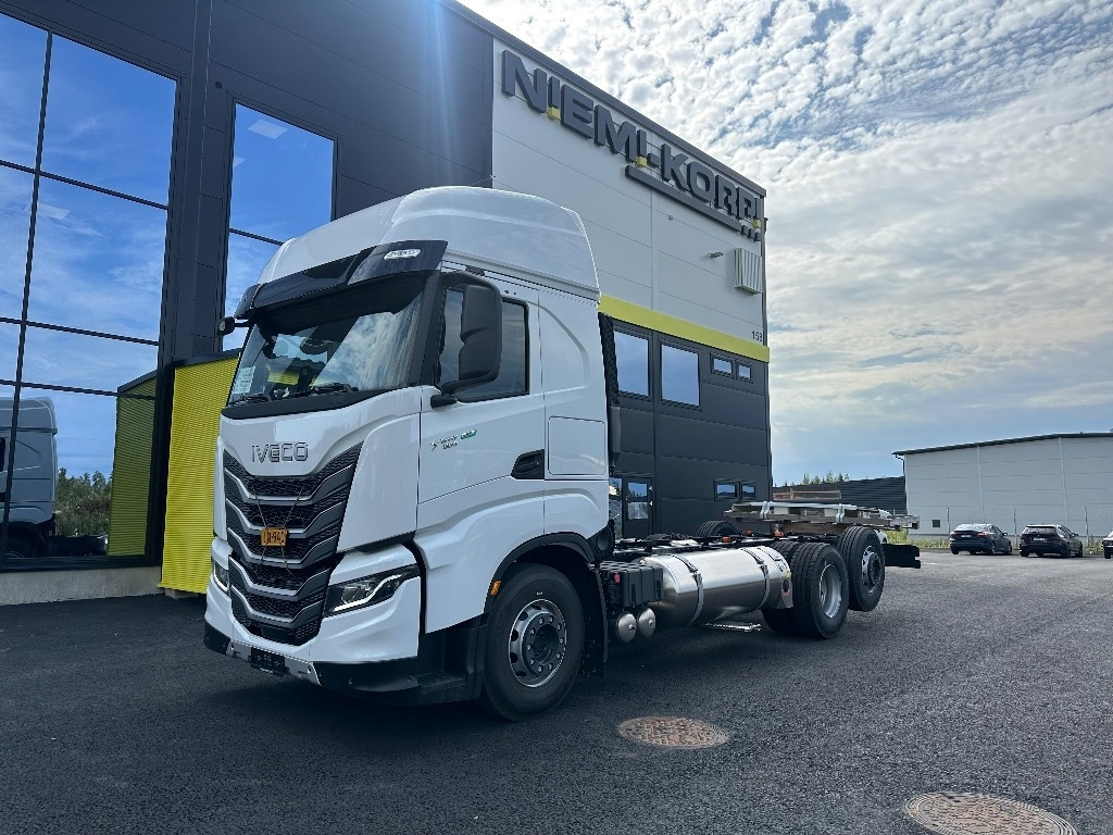 Iveco S-Way AS26S50 NP 2xLNG 6x2*4 - Châssis cabine: photos 1 Iveco S-Way AS26S50 NP 2xLNG 6x2*4 - Châssis cabine: photos 1