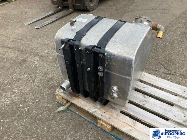 Hydraulik tank aluminum 225L - Réservoir hydraulique pour Camion: photos 3 Hydraulik tank aluminum 225L - Réservoir hydraulique pour Camion: photos 3