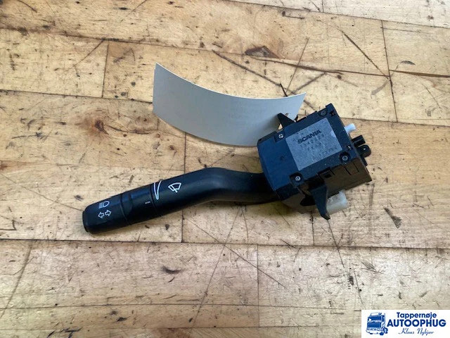 Scania switch, wipers-direction indicator – Scania 1542529 - Système électrique pour Camion: photos 1 Scania switch, wipers-direction indicator – Scania 1542529 - Système électrique pour Camion: photos 1