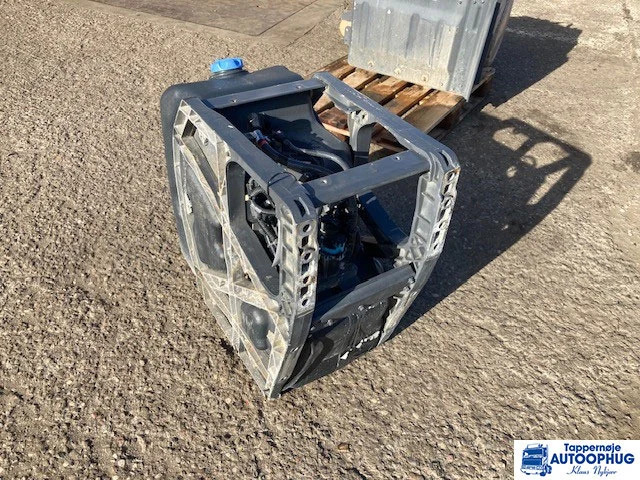 Volvo Adblue tank 21645367 – 23251720 - AdBlue réservoir pour Camion: photos 3 Volvo Adblue tank 21645367 – 23251720 - AdBlue réservoir pour Camion: photos 3