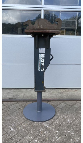 Mustang SB 200 - Marteau hydraulique pour Engins de chantier: photos 3 Mustang SB 200 - Marteau hydraulique pour Engins de chantier: photos 3