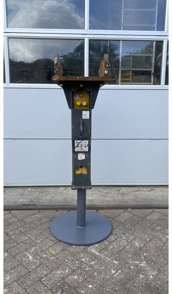 Mustang SB 200 - Marteau hydraulique pour Engins de chantier: photos 4 Mustang SB 200 - Marteau hydraulique pour Engins de chantier: photos 4