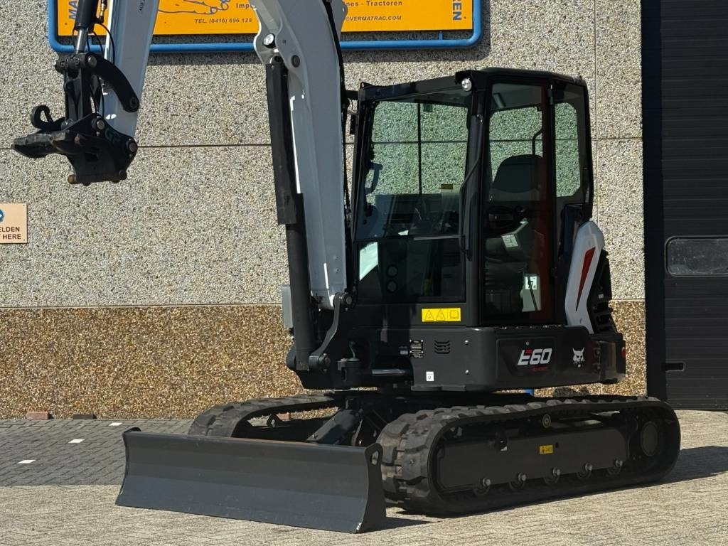 Bobcat E60 R2, 2024, 54 hours!! - Mini pelle: photos 3 Bobcat E60 R2, 2024, 54 hours!! - Mini pelle: photos 3