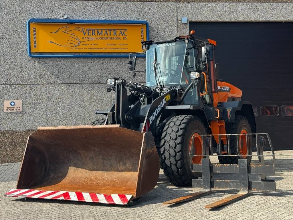 Doosan DEVELON / DOOSAN DL200-7, central lubrication, 202 - Mini chargeuse: photos 2 Doosan DEVELON / DOOSAN DL200-7, central lubrication, 202 - Mini chargeuse: photos 2