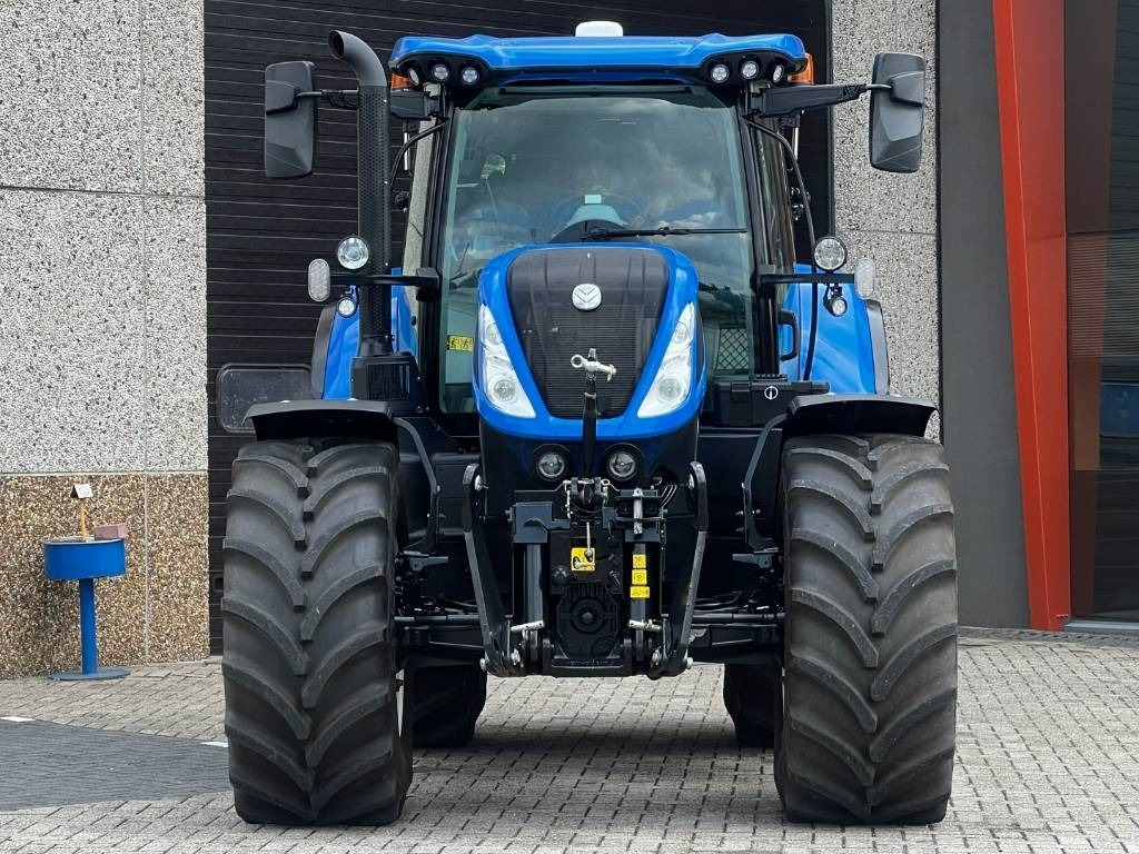 New Holland T7.270 Auto Command - Tracteur agricole: photos 4 New Holland T7.270 Auto Command - Tracteur agricole: photos 4