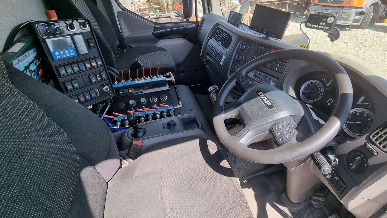 Balayeuse de voirie DAF LF220: photos 7