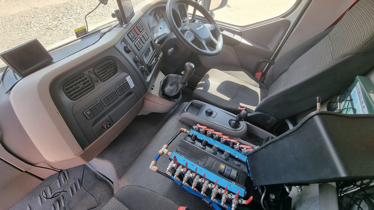 Balayeuse de voirie DAF LF220: photos 6