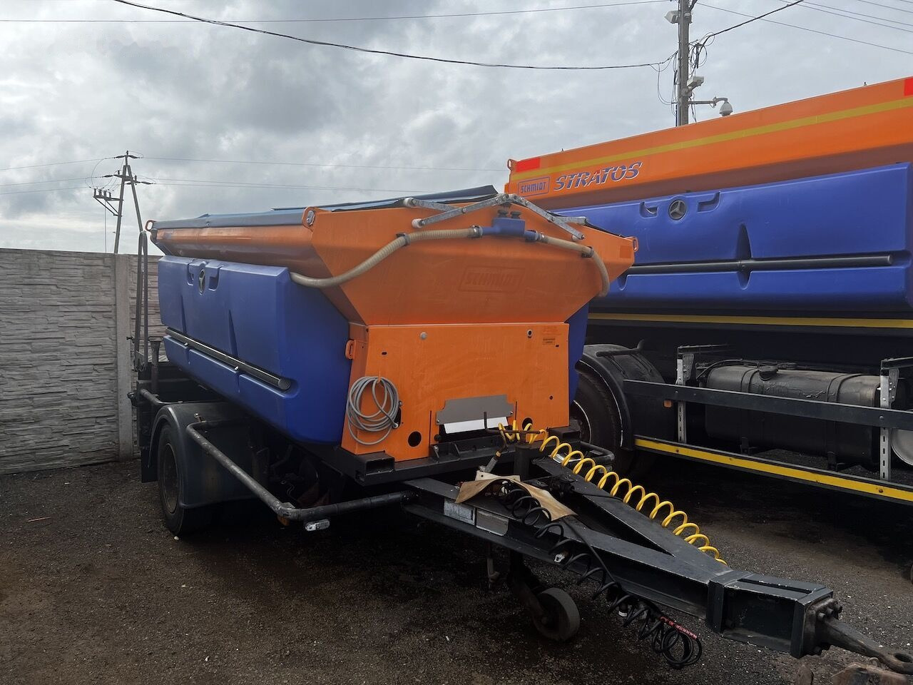 Schmidt Przyczepka 3,5m3 - Epandeur de sable: photos 2 Schmidt Przyczepka 3,5m3 - Epandeur de sable: photos 2