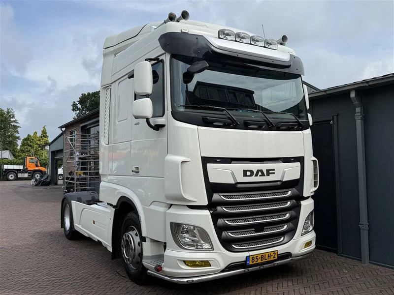 DAF XF 450 Showtruck 1st Owner Only 495.000KM! 2x Bed - Tracteur routier: photos 1 DAF XF 450 Showtruck 1st Owner Only 495.000KM! 2x Bed - Tracteur routier: photos 1