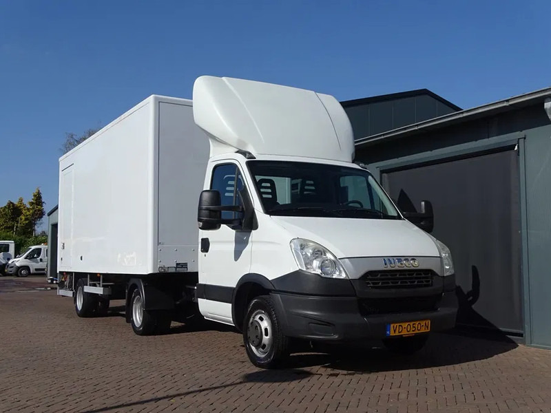 Iveco Daily 35C17 Podium oplegger 3800 KG LAADVERMOGEN LAADKLEP 1500 KG - Tracteur routier: photos 1 Iveco Daily 35C17 Podium oplegger 3800 KG LAADVERMOGEN LAADKLEP 1500 KG - Tracteur routier: photos 1