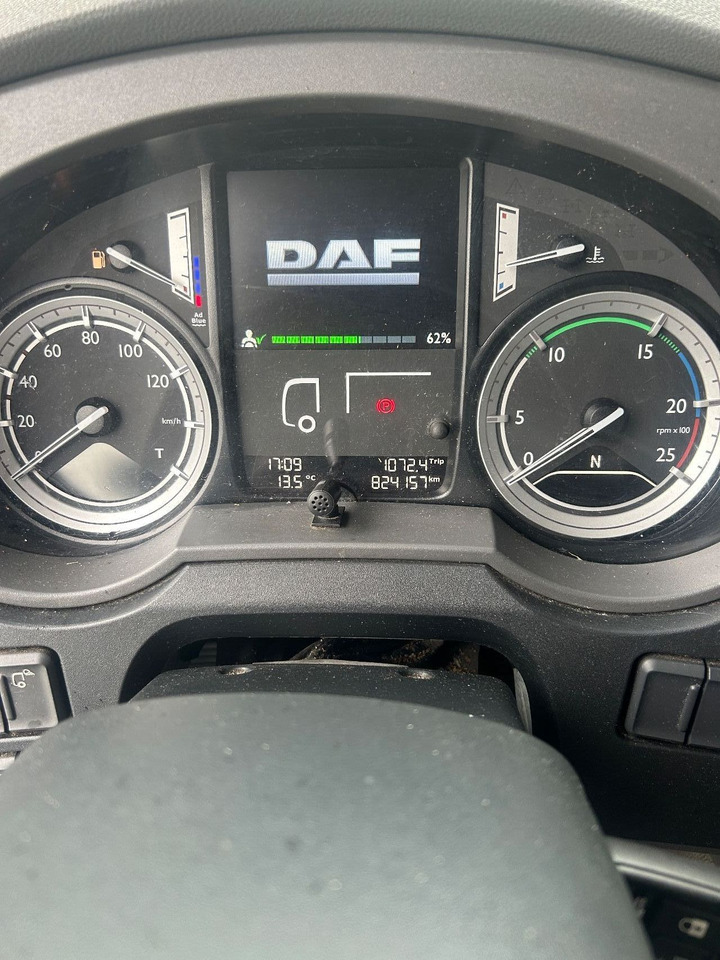 DAF XF 106.440 XF106-440 Space Cab, Full spoilers - Tracteur routier: photos 5 DAF XF 106.440 XF106-440 Space Cab, Full spoilers - Tracteur routier: photos 5