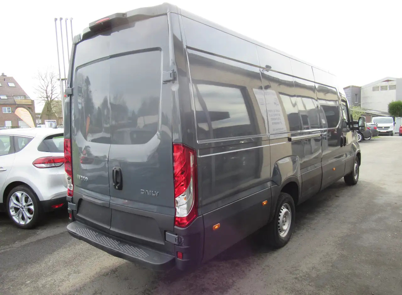 Iveco Daily L3h2 clim 23000€+tva/btw - Fourgon utilitaire: photos 2 Iveco Daily L3h2 clim 23000€+tva/btw - Fourgon utilitaire: photos 2